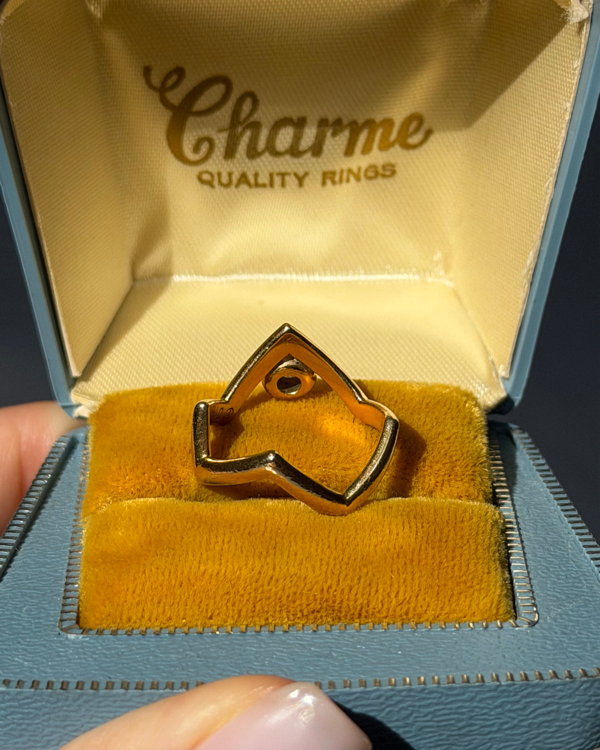 Vintage 18k Gold Floating Bezel Set Diamond Zig Zag Ring