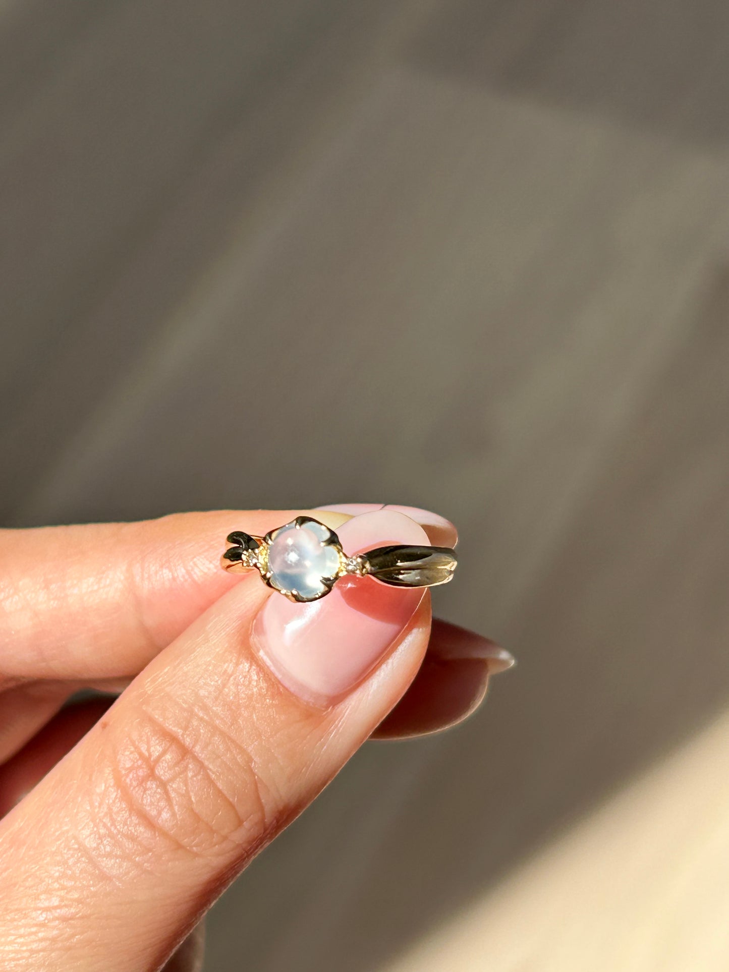 Vintage 18k Moonstone Ring: US Size 5.75