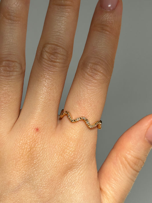 Vintage 18k Gold Diamond Wavy Squiggly Stacking Ring