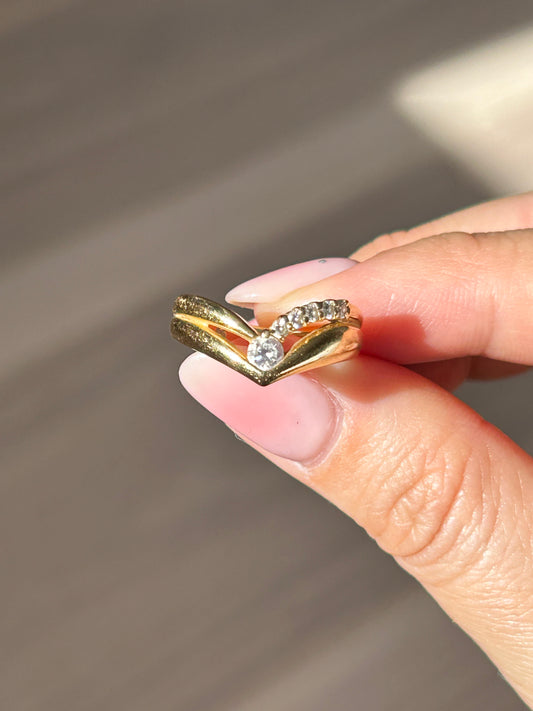 Vintage 18k Diamond Chevron Ring: US Size 5