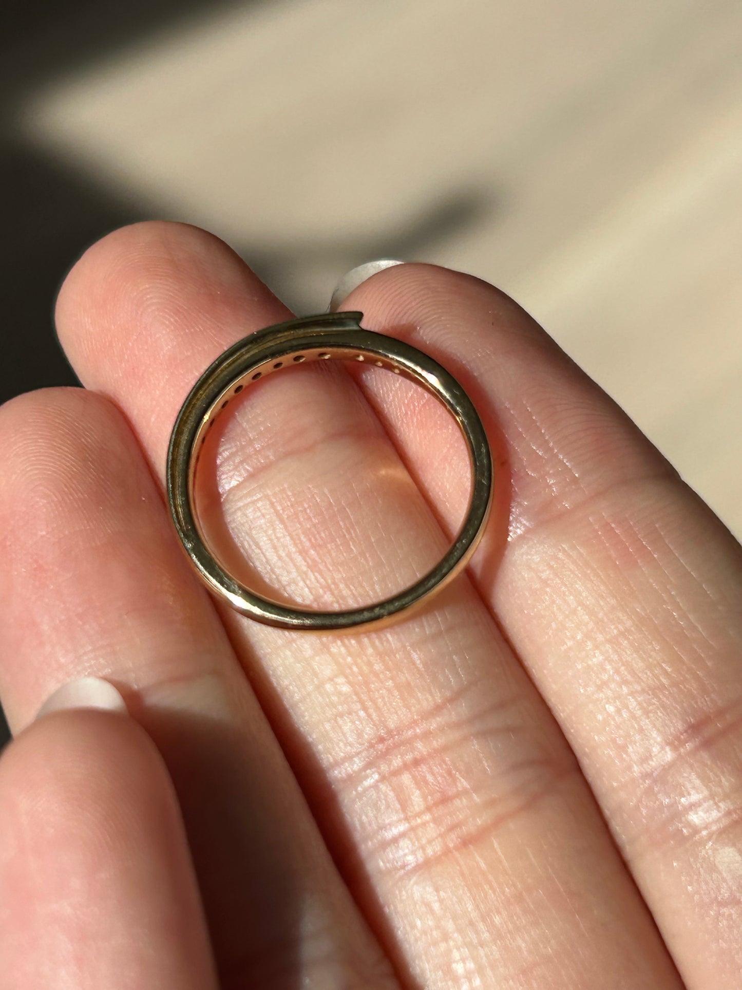 Vintage 18k Diamond Ribbon Motif Stacking Ring: US Size 6.25