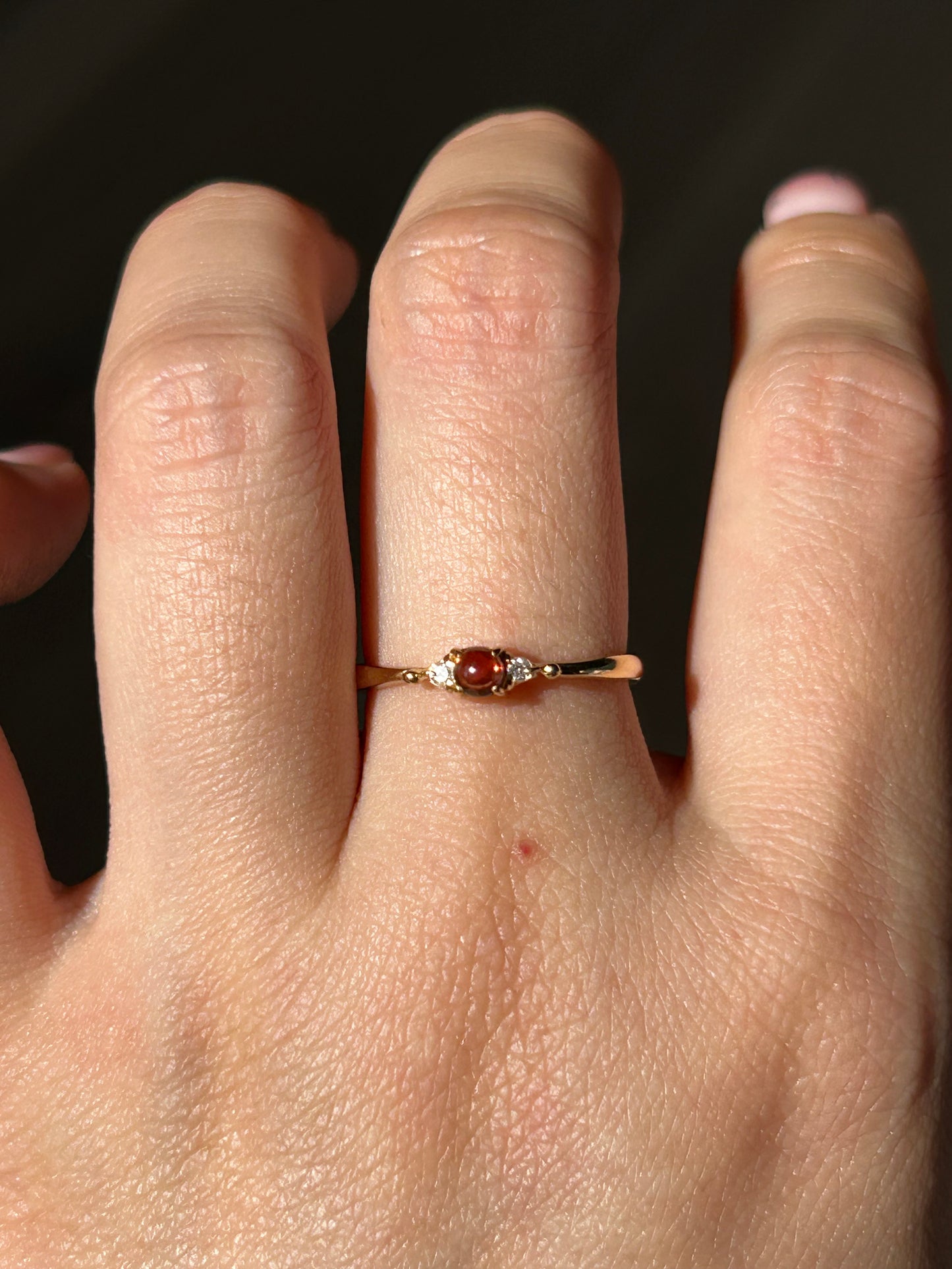 Vintage 18k Yellow Gold Orange Garnet Dainty Ring: US Size 6.25