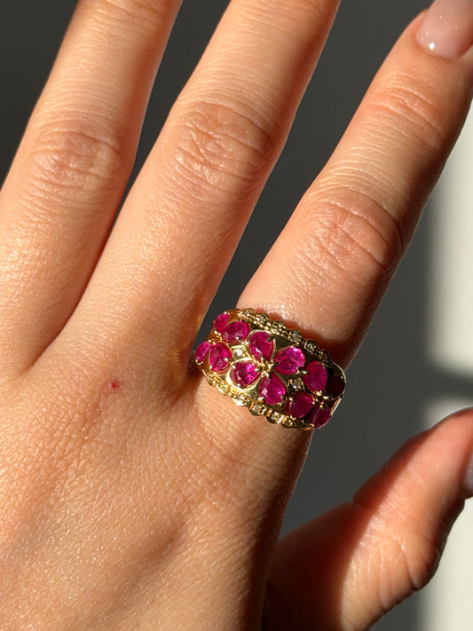 Vintage 18k Gold Ruby Flower Trio Ring