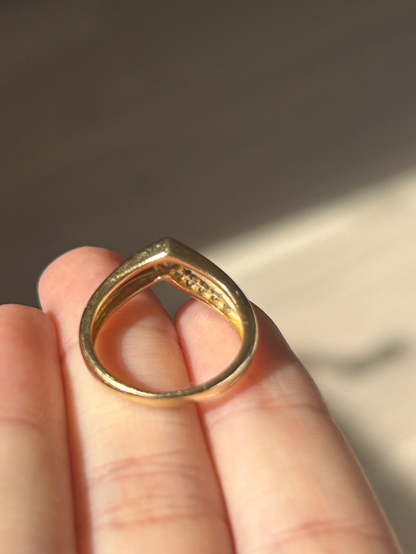 Vintage 18k Diamond Chevron Ring: US Size 5