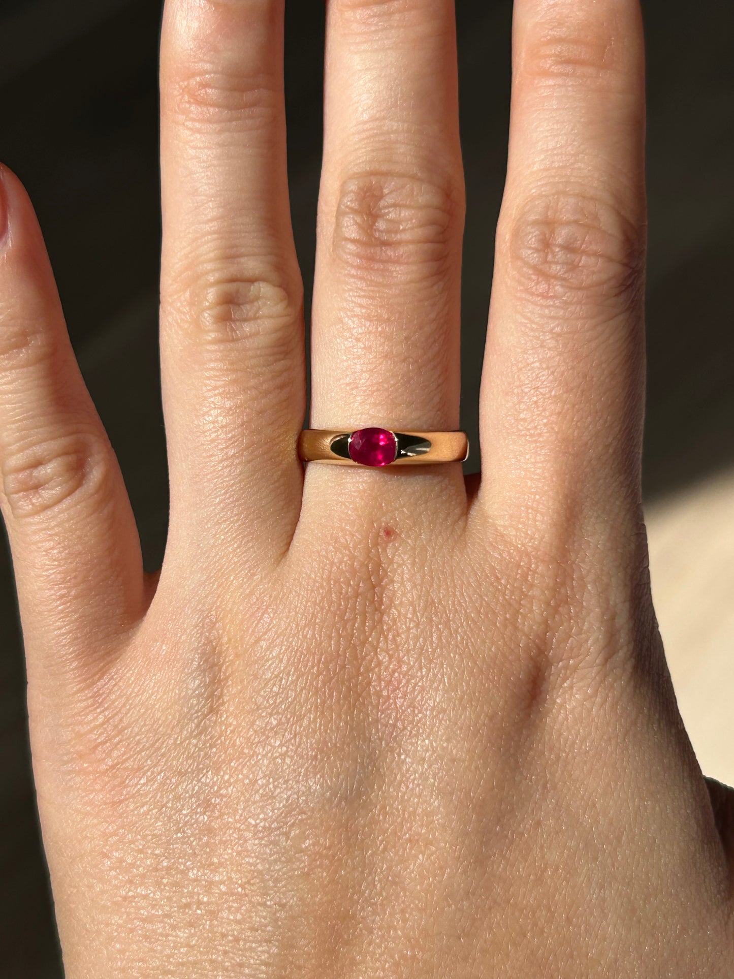 Vintage 18k East West Oval Ruby Half Bezel Set Ring: US Size 7
