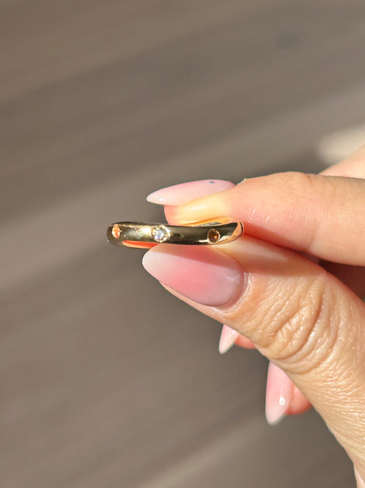 18k Orange Saphire and Diamond Wavy Stacking Ring: US Size 6.25