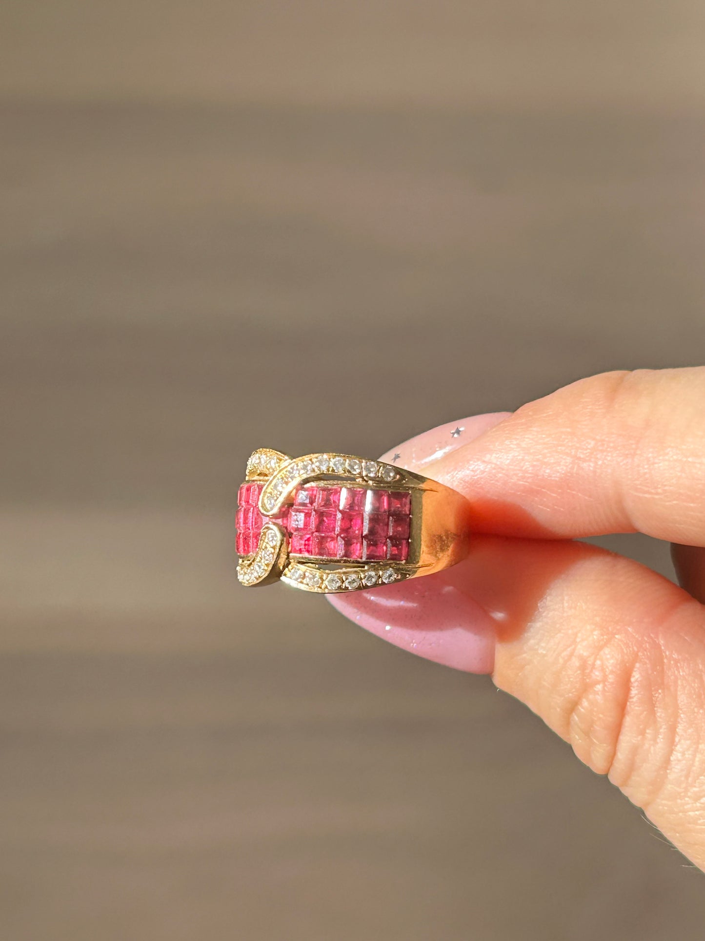 Vintage 18k Invisible Set Ruby Buckle Motif Ring: US Size 6