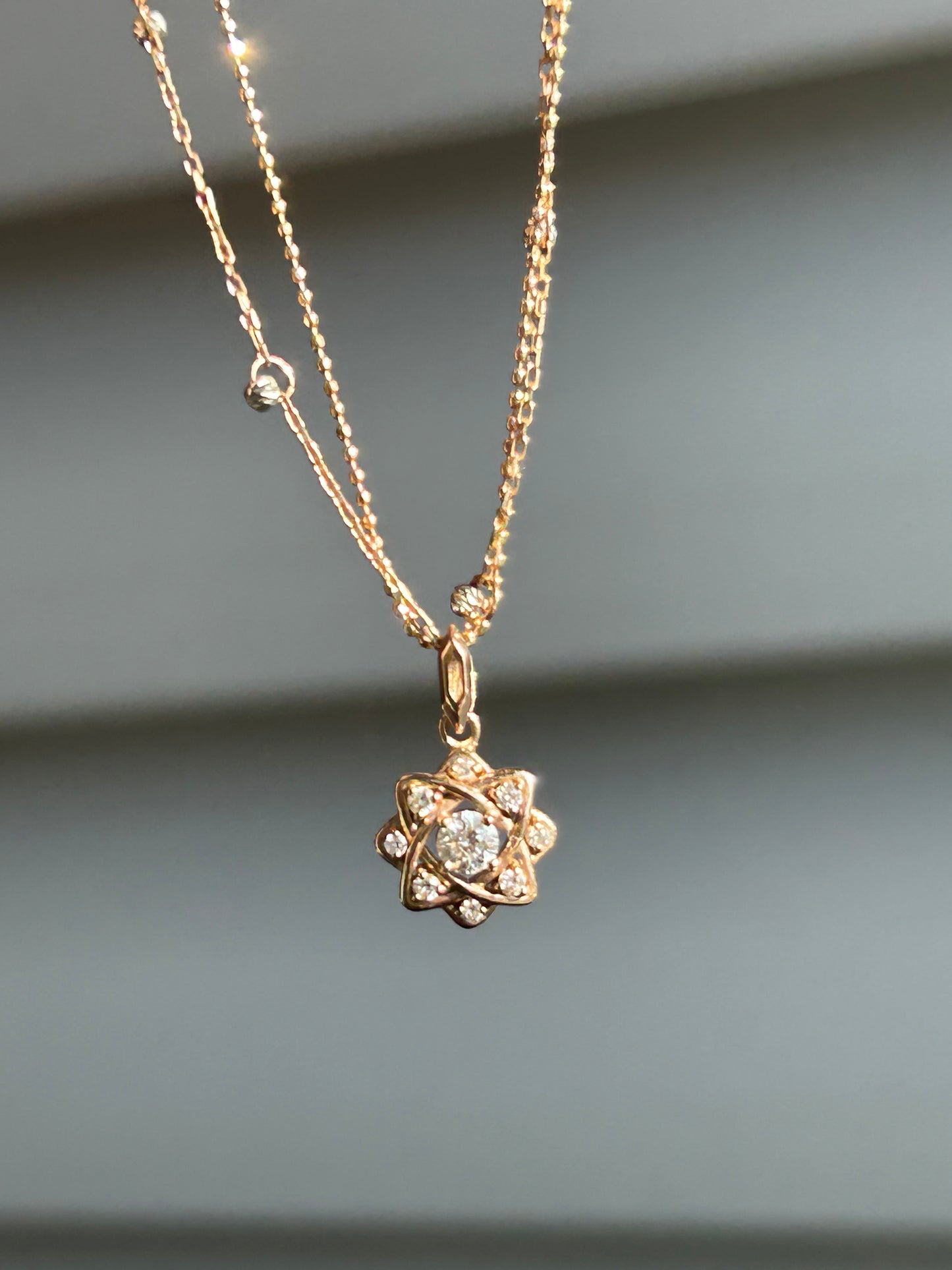Vintage 18k Rose Gold Multi Diamonds Flower Pendant Chain