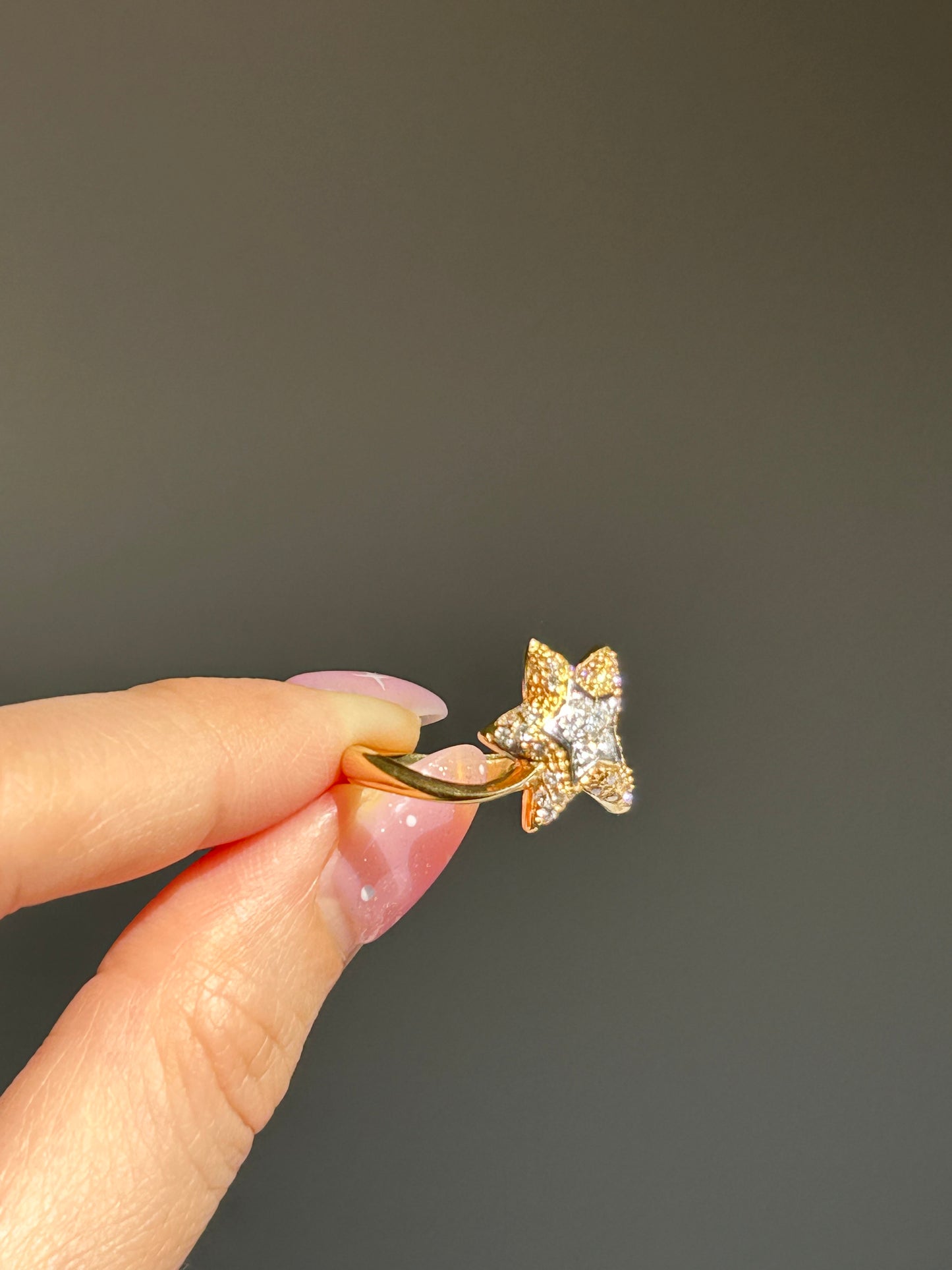 Vintage 18k Gold Diamond Star Ring - Celestial Motif Size 6.75