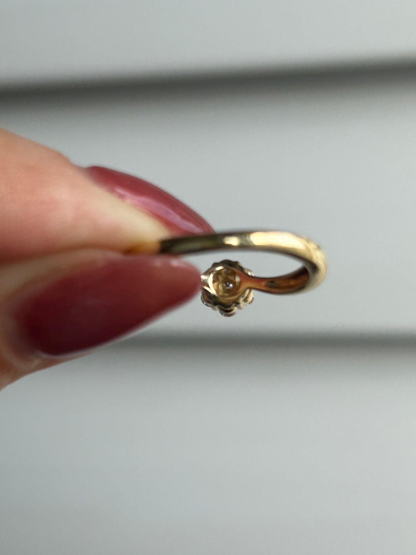 Vintage 18k Gold Diamond Daisy Ring