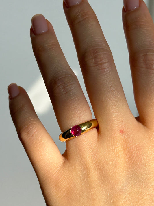 Vintage 18k Gold Ruby Cabochon Donut Ring