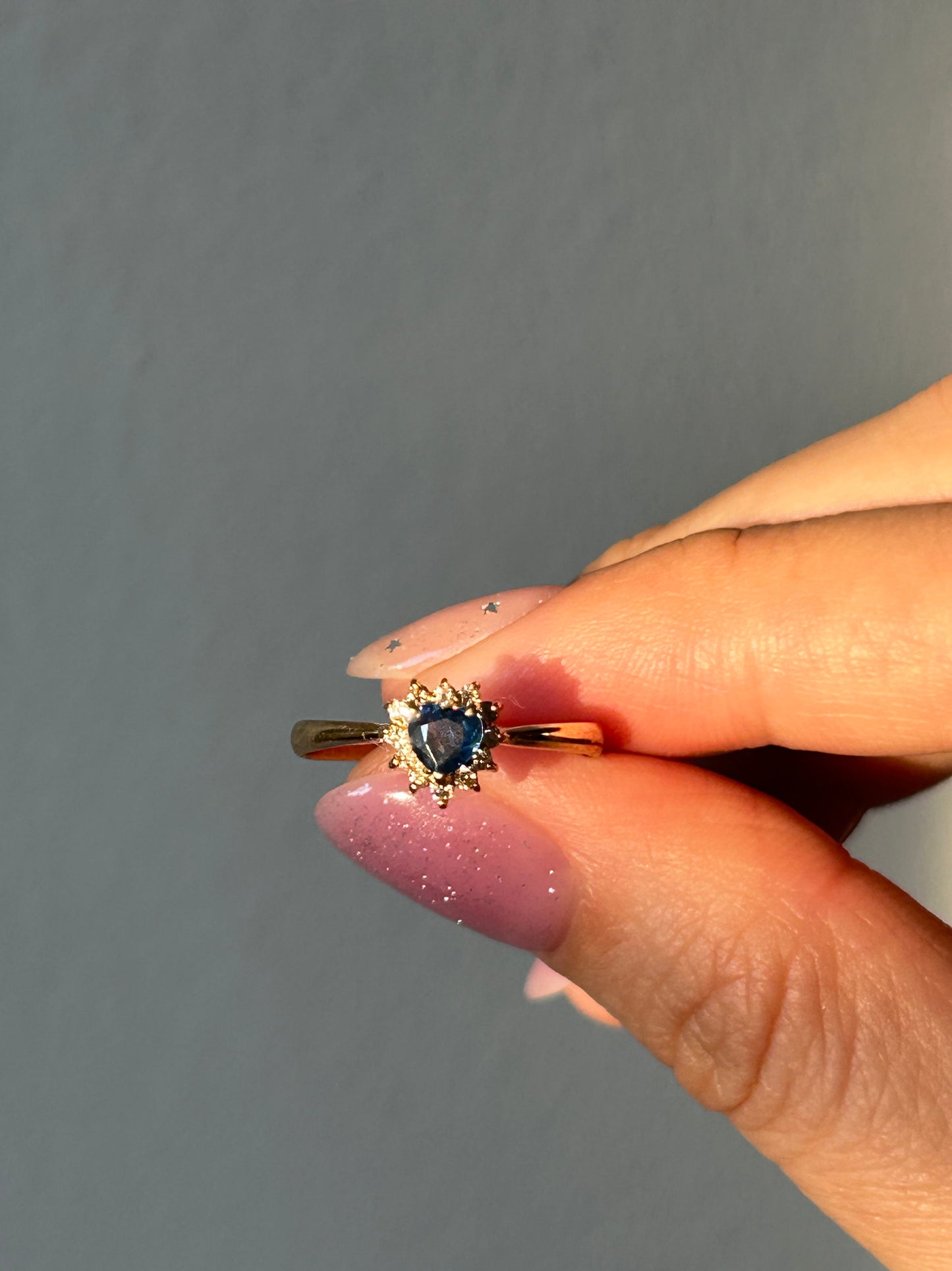 Vintage 18k Heart Sapphire Ring: Diamond Halo, Size 6