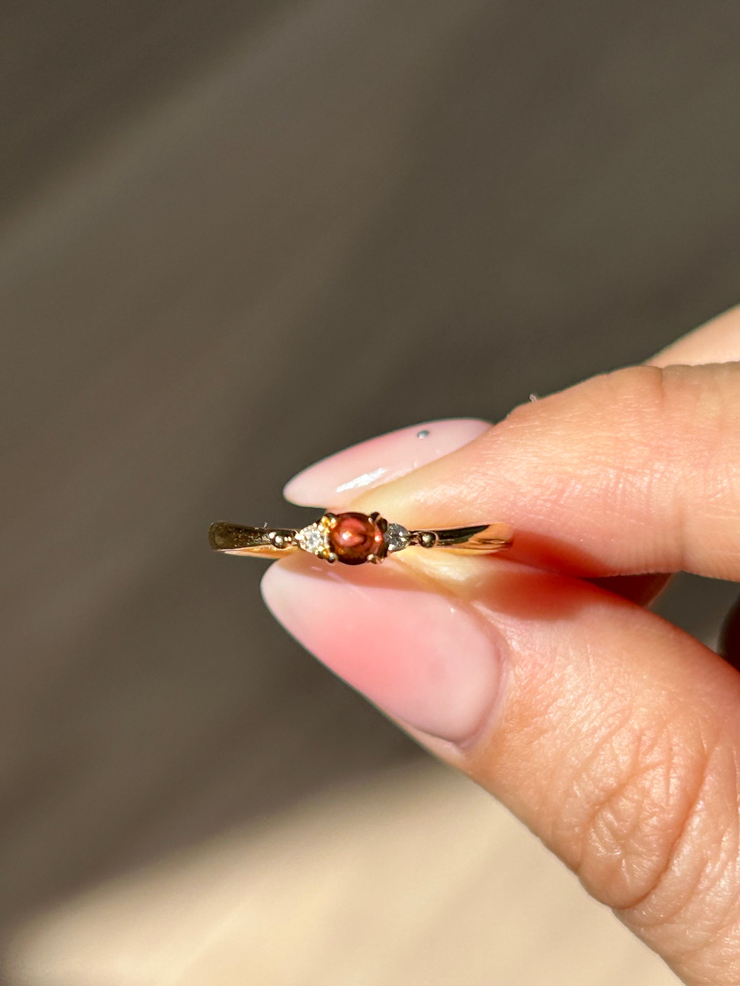 Vintage 18k Yellow Gold Orange Garnet Dainty Ring: US Size 6.25