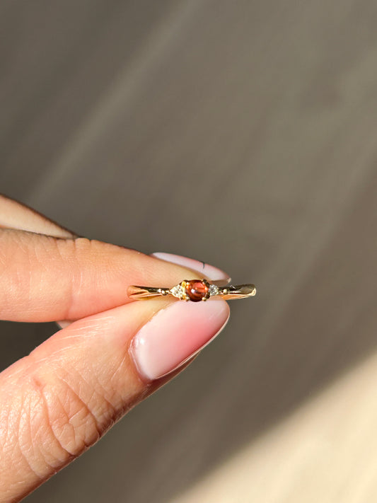 Vintage 18k Yellow Gold Orange Garnet Dainty Ring: US Size 6.25