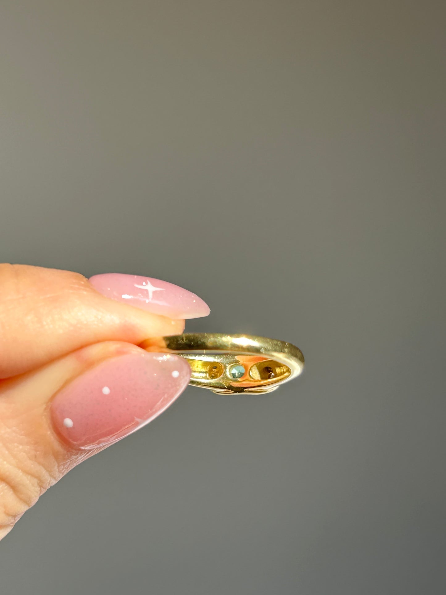 Vintage 18k Gold Sea Foam Green Tourmaline Half Bezel EW Set Ring
