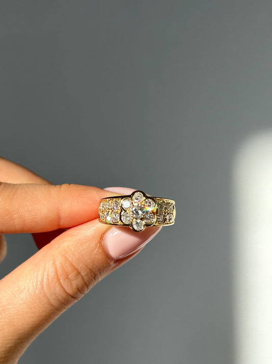 Vintage 18k Diamond Flower Chunky Ring