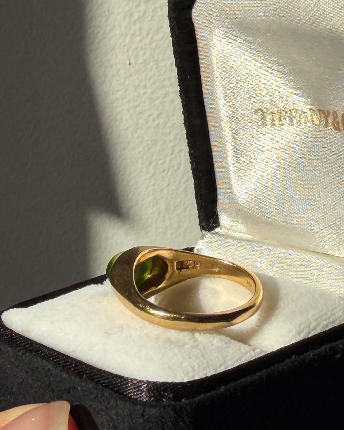 Vintage Circa 1980s 18k Gold Tiffany & Co Cabochon Peridot Ring
