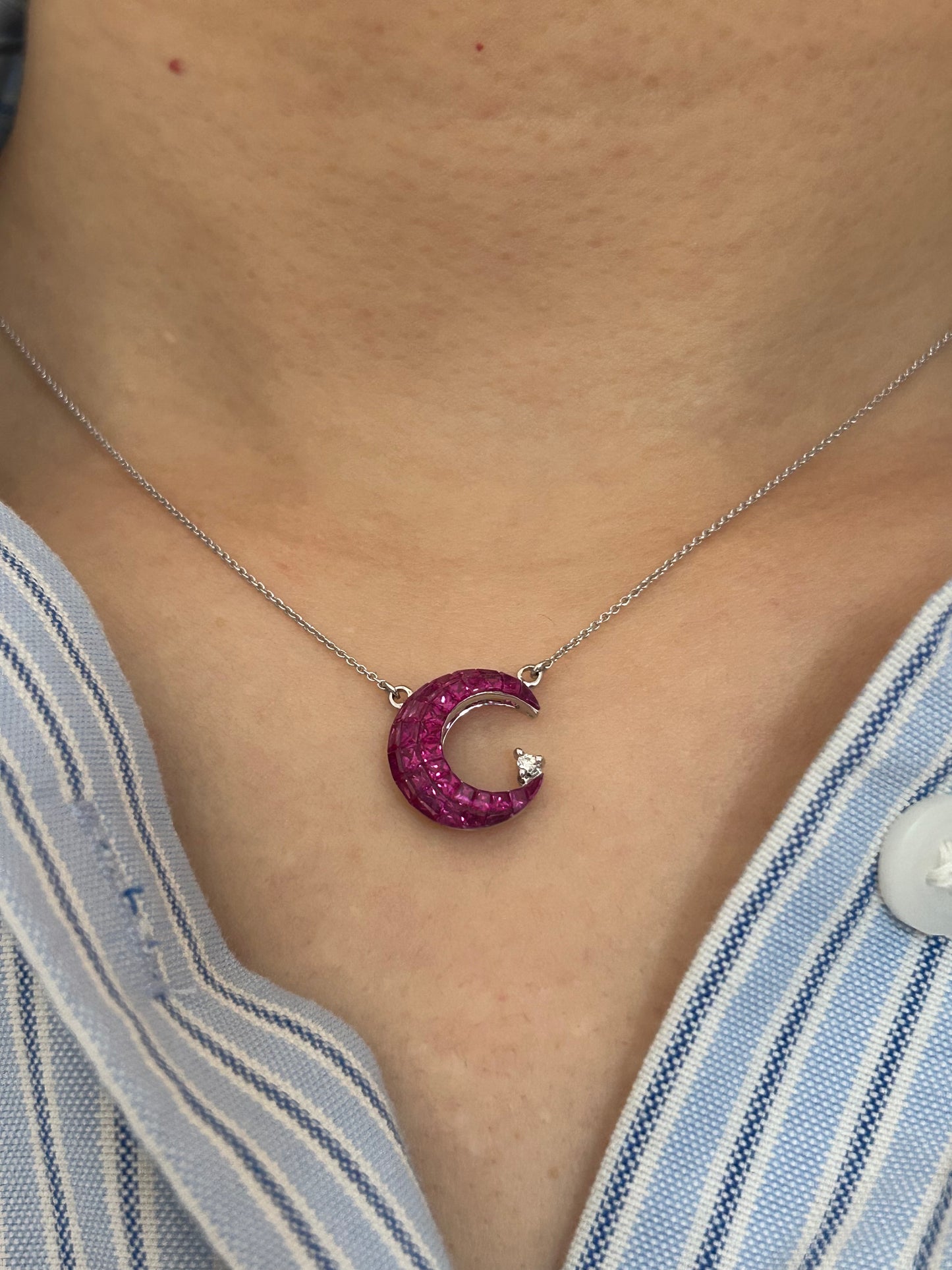 Vintage 18k White Gold Invisible Set Ruby Crescent Pendant Chain