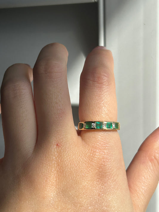 Vintage 18k Emerald and Diamond Stacking Ring: US Size 6