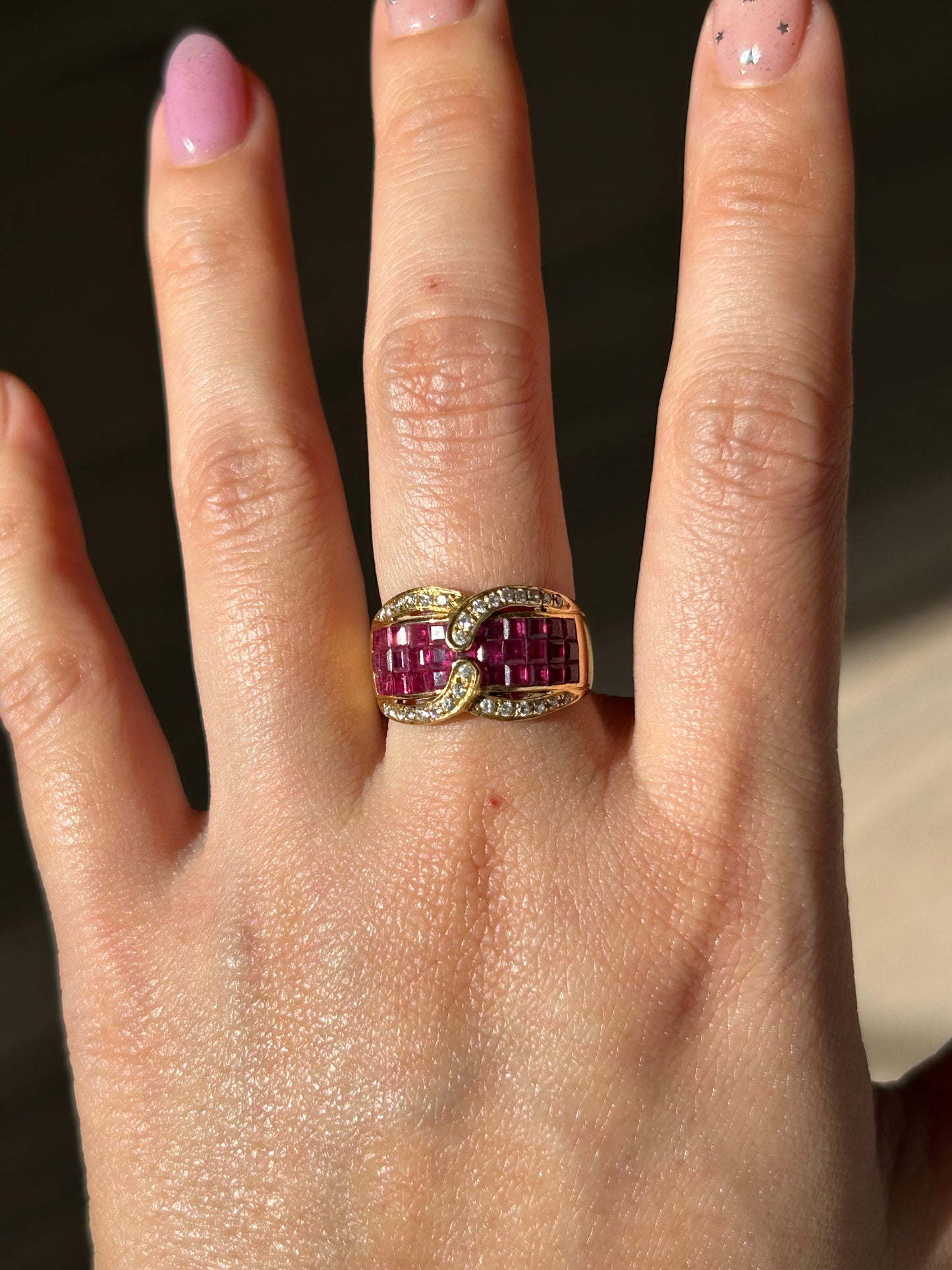 Vintage 18k Invisible Set Ruby Buckle Motif Ring: US Size 6