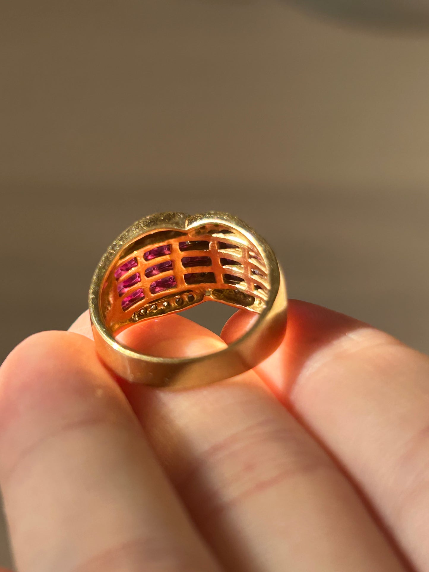 Vintage 18k Invisible Set Ruby Buckle Motif Ring: US Size 6