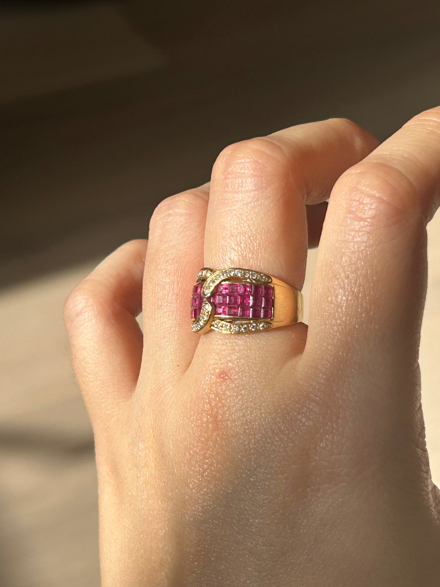 Vintage 18k Invisible Set Ruby Buckle Motif Ring: US Size 6