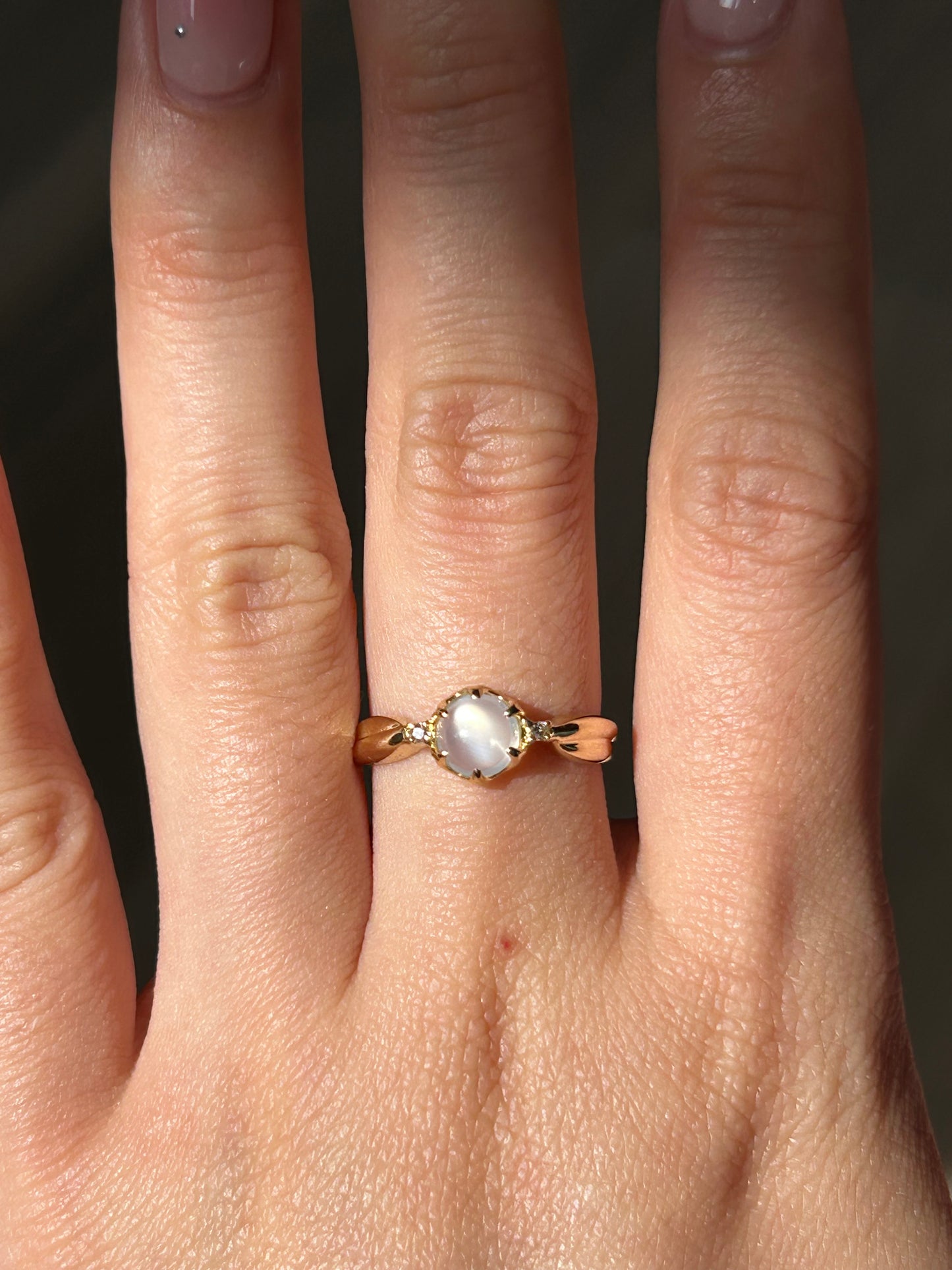 Vintage 18k Moonstone Ring: US Size 5.75