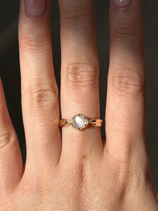 Vintage 18k Moonstone Ring: US Size 5.75