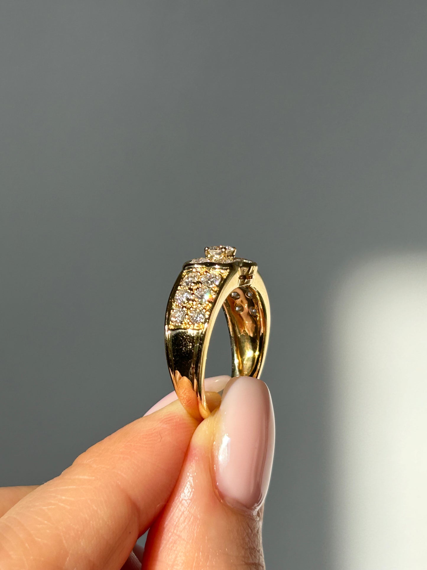 Vintage 18k Diamond Flower Chunky Ring