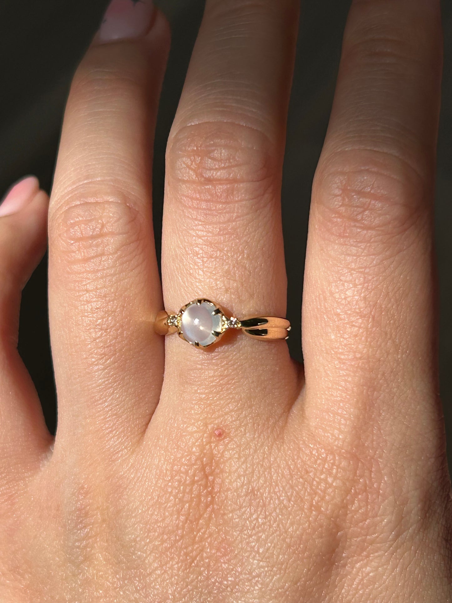 Vintage 18k Moonstone Ring: US Size 5.75