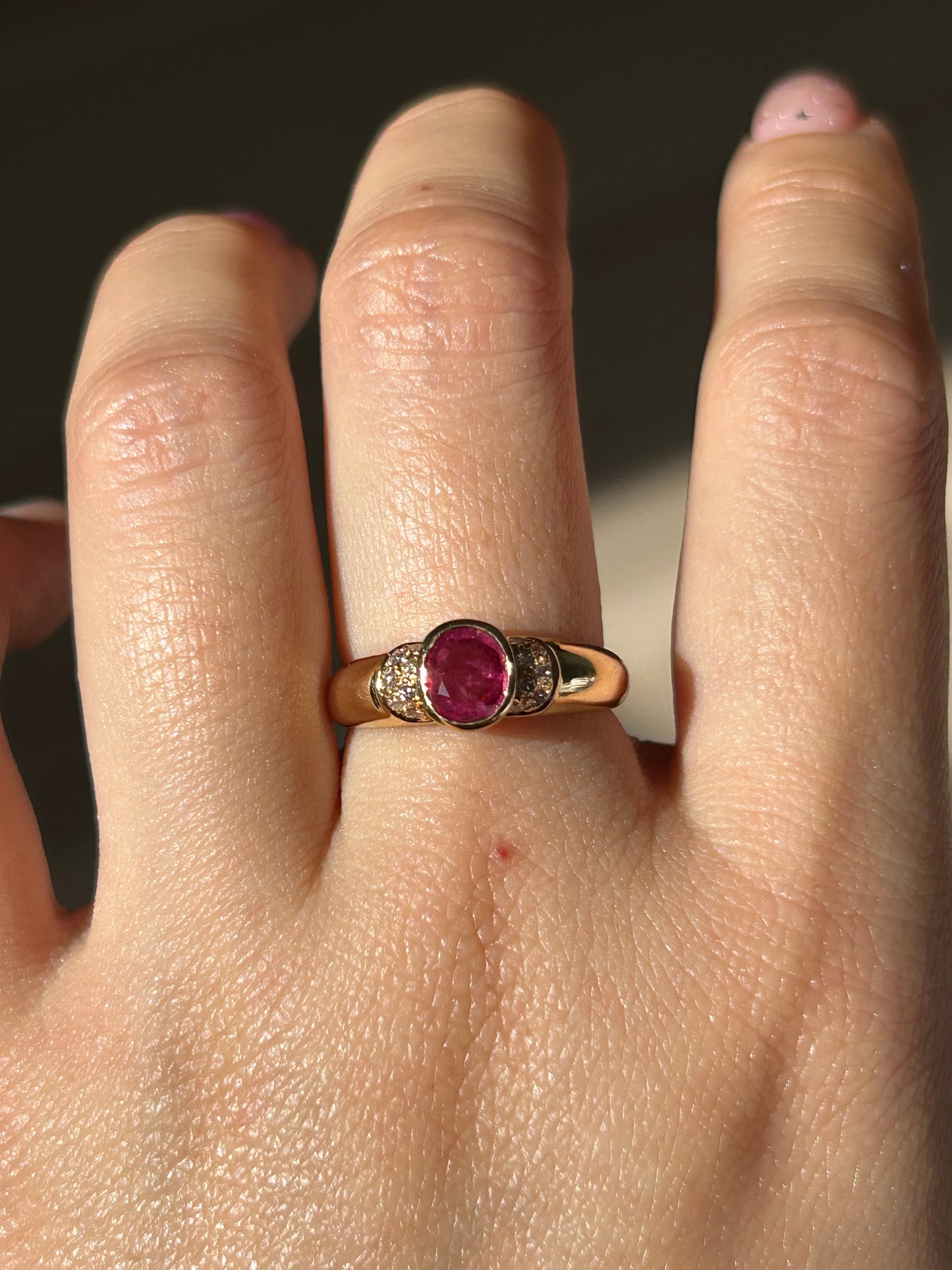 Vintage 18k Oval Ruby Bezel Set Ring: US Size 6
