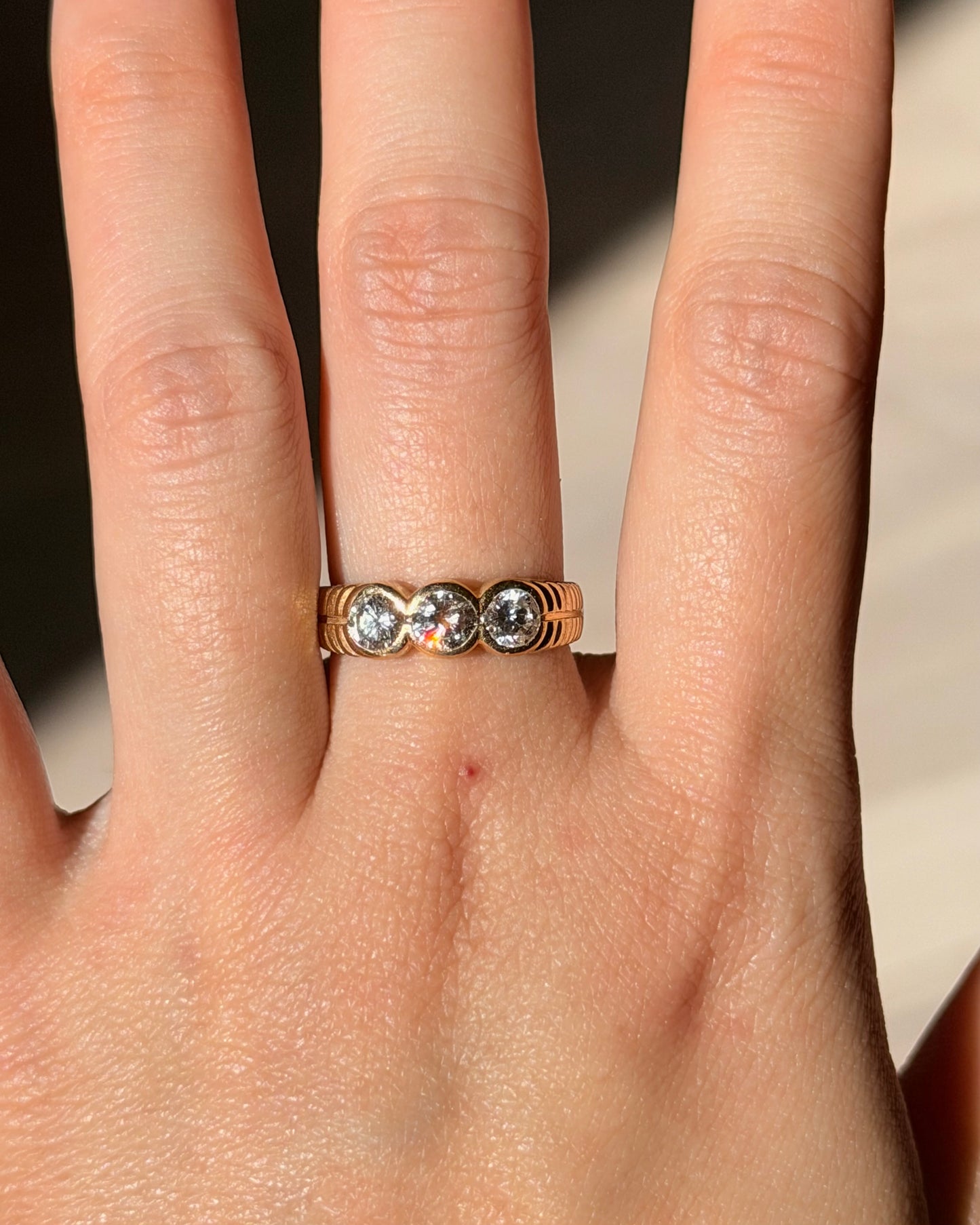 Vintage 18k Gold 1.0 CTW Bezel Set Three-Stone Diamond Ring - Ribbed Shoulder Details
