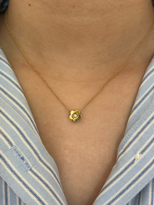 Dainty Vintage 18k Flower Pendant Chain: Diamond Center