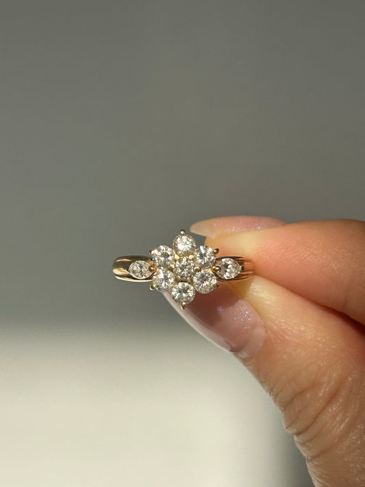 Vintage 18k Gold Diamond Flower Ring: 1 ct, US Size 7