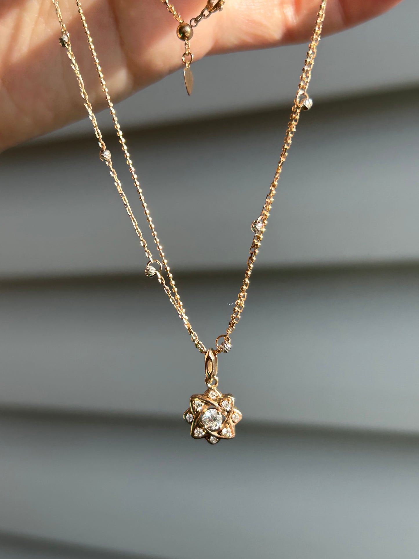 Vintage 18k Rose Gold Multi Diamonds Flower Pendant Chain