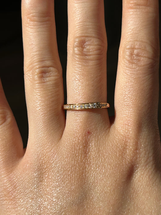 Vintage 18k Diamond Ribbon Motif Stacking Ring: US Size 6.25