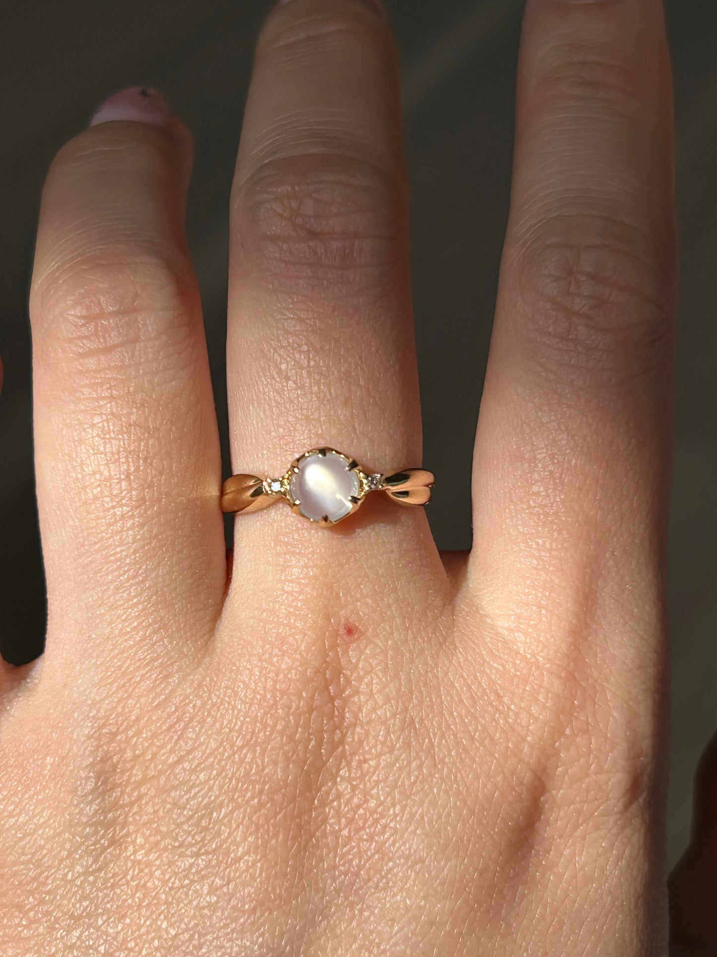 Vintage 18k Moonstone Ring: US Size 5.75
