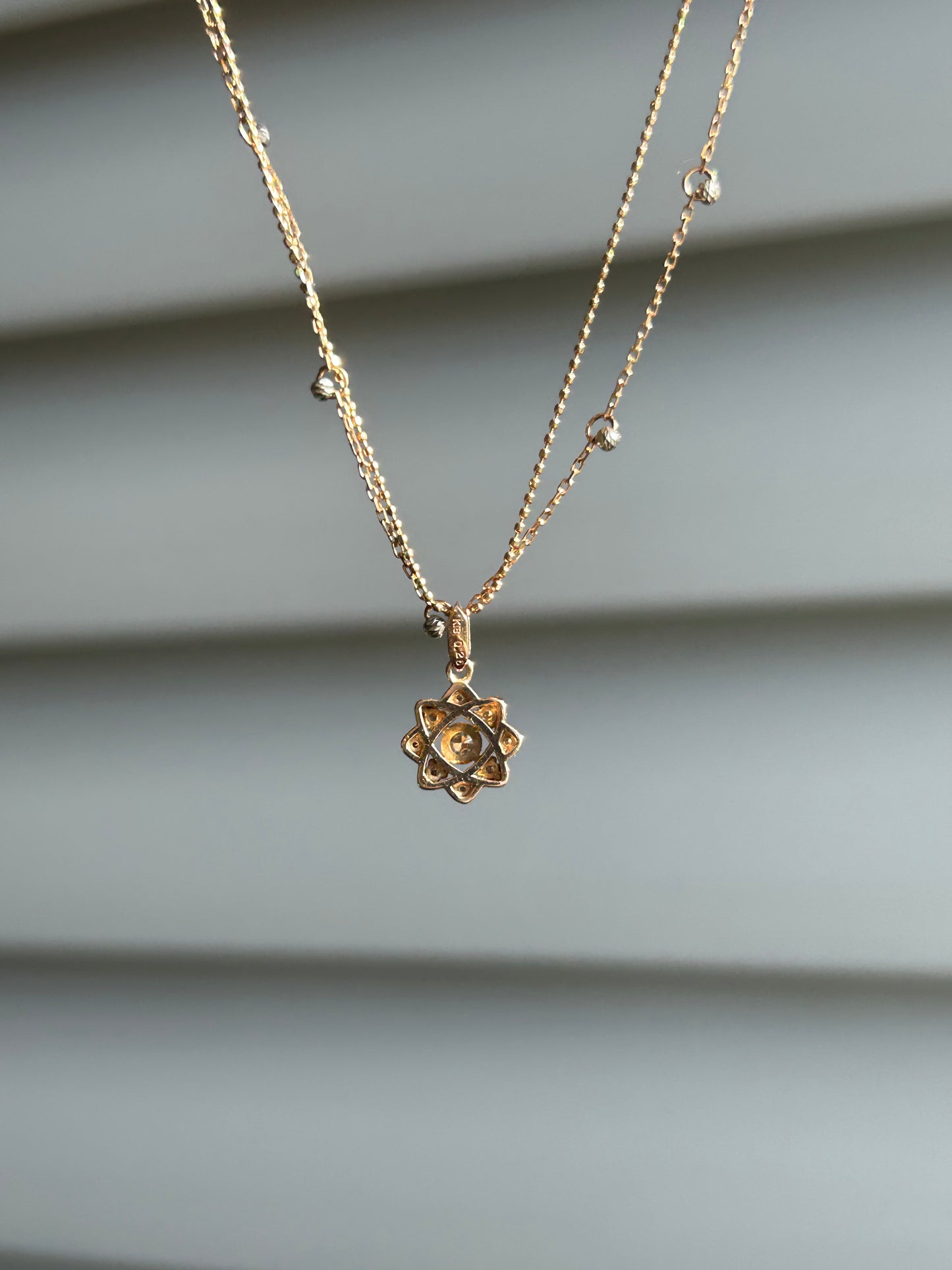 Vintage 18k Rose Gold Multi Diamonds Flower Pendant Chain