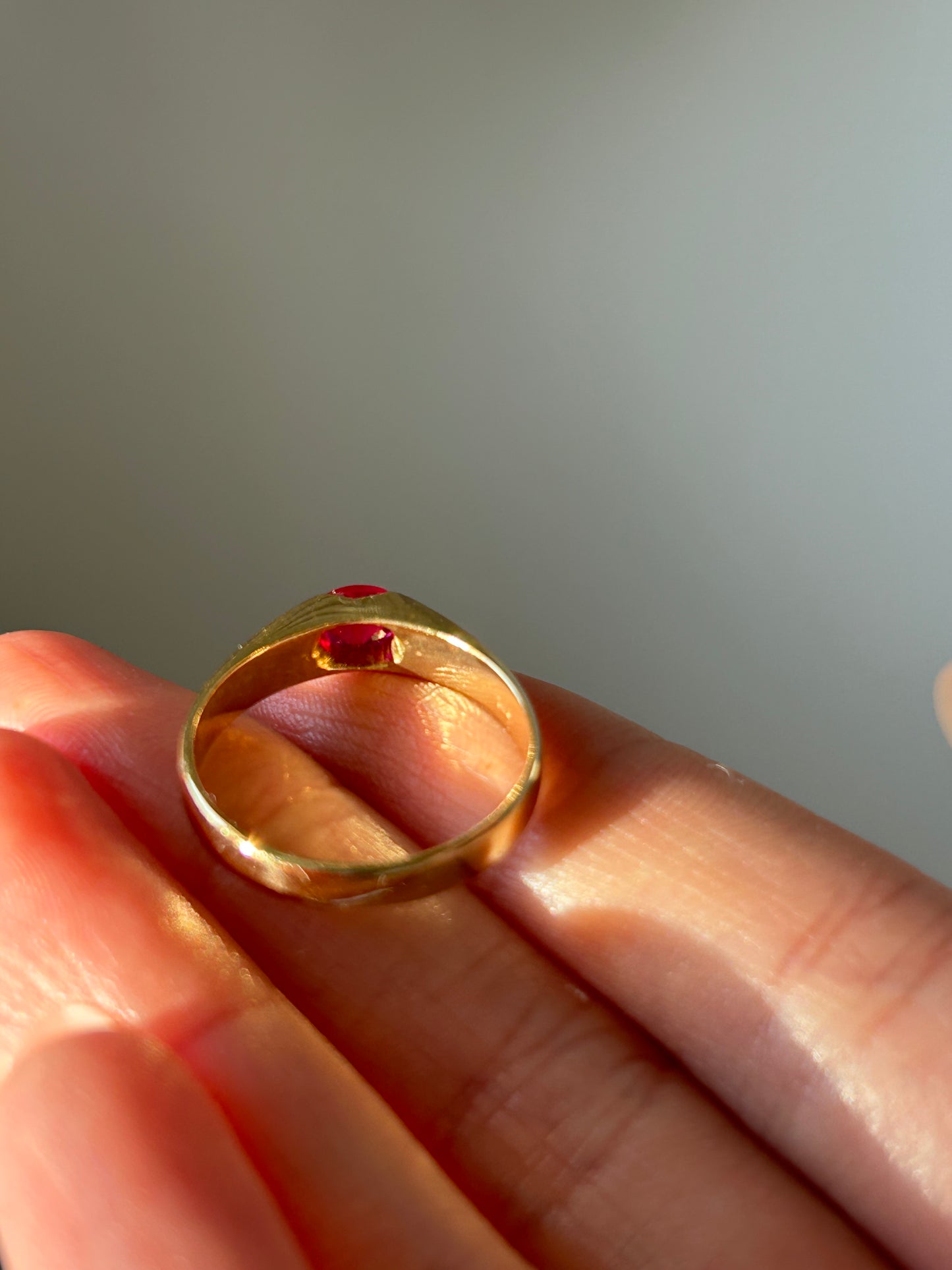 Vintage 18k East West Oval Ruby Half Bezel Set Ring: US Size 7