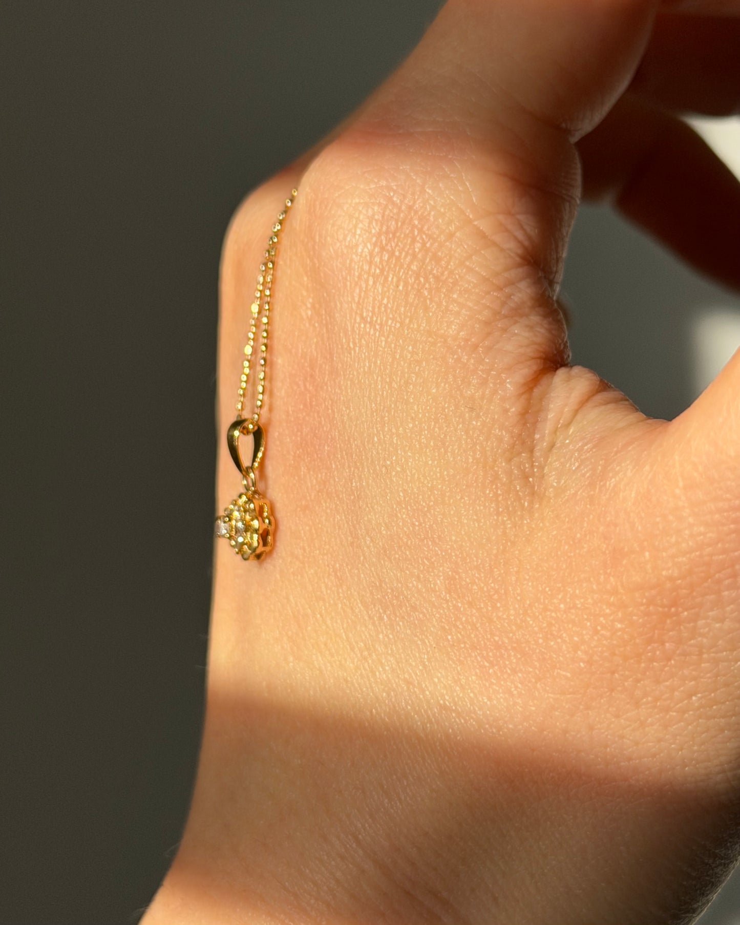 Vintage 18k Gold Dainty Diamond Flower Charm