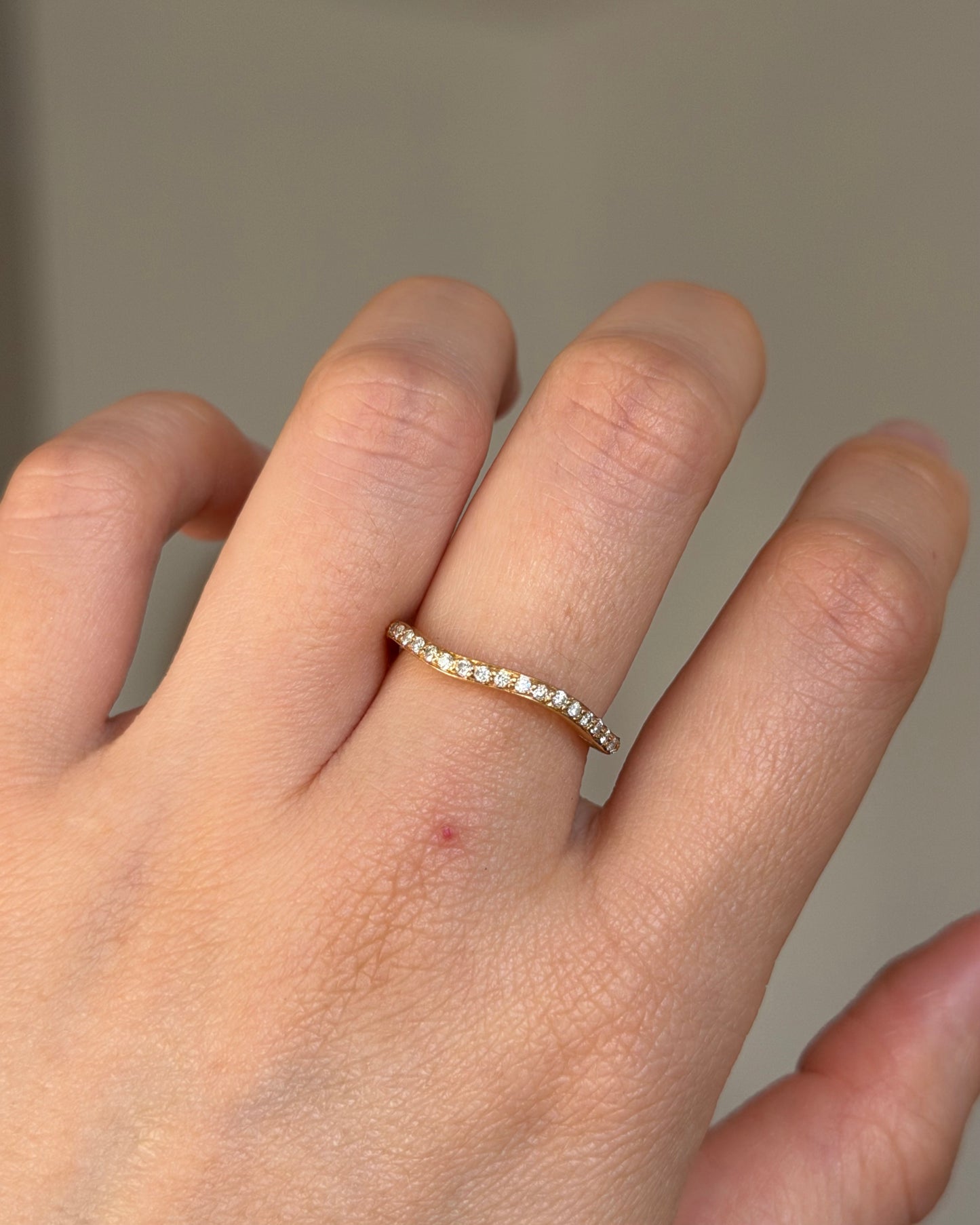 Vintage 18k Gold Dainty Diamond Wavy Stackable Ring