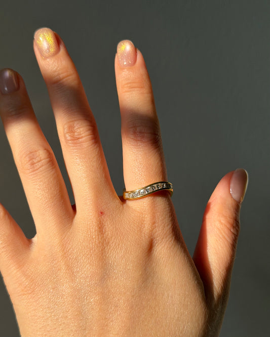 Vintage 18k Gold Channel Set Carre Cut Diamond Wavy Ring