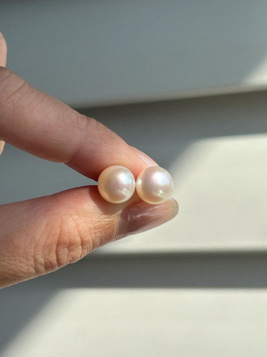 14k Solid Gold Pearl Studs: Pink Undertone Freshwater Pearls