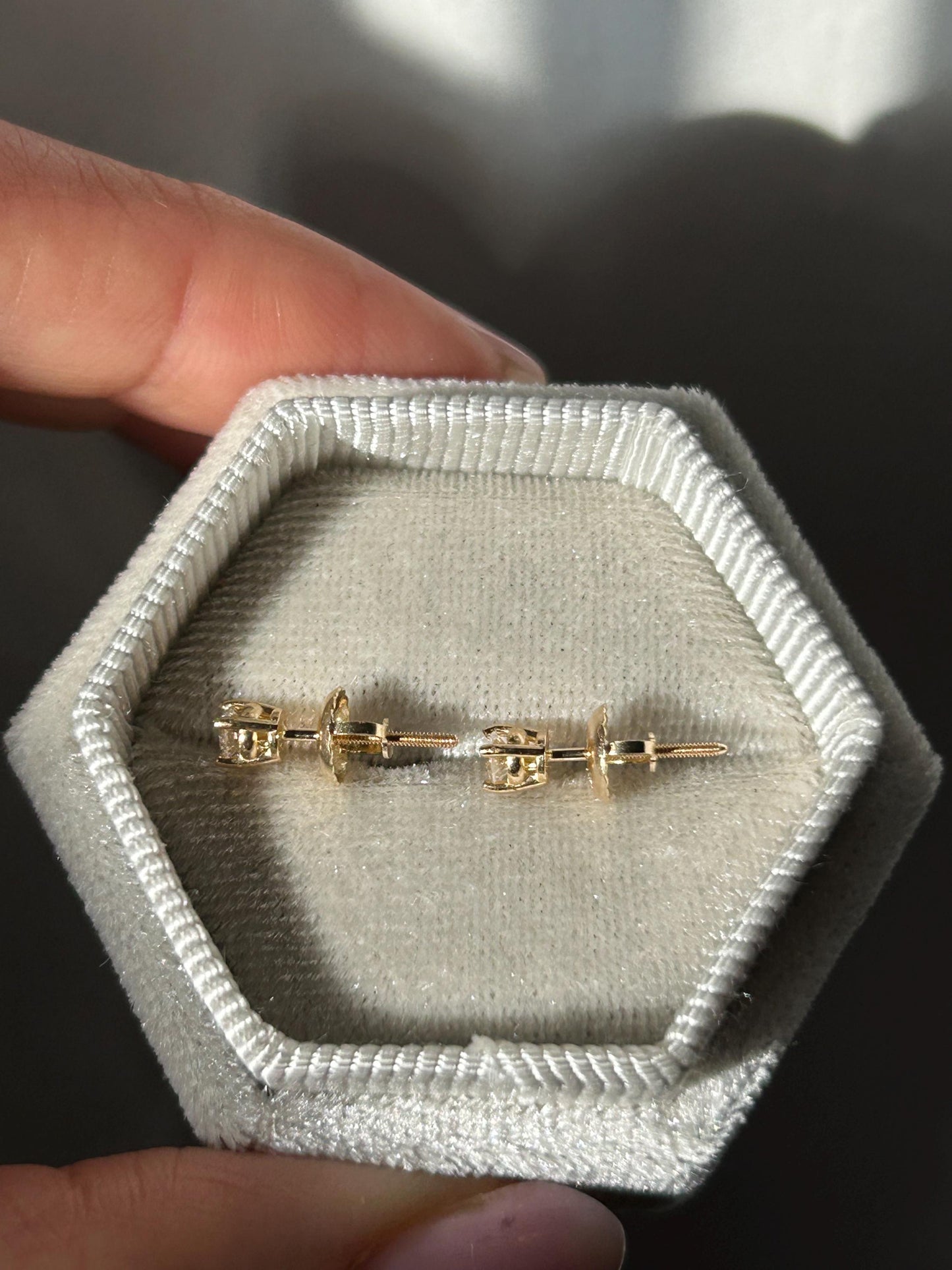 14k Yellow Gold Diamond Stud Earrings: Classic 0.2 ct