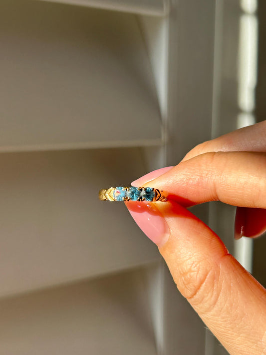 Vintage 18k Gold Aquamarine Ring: Icy Blue March Birthstone, US Size 6