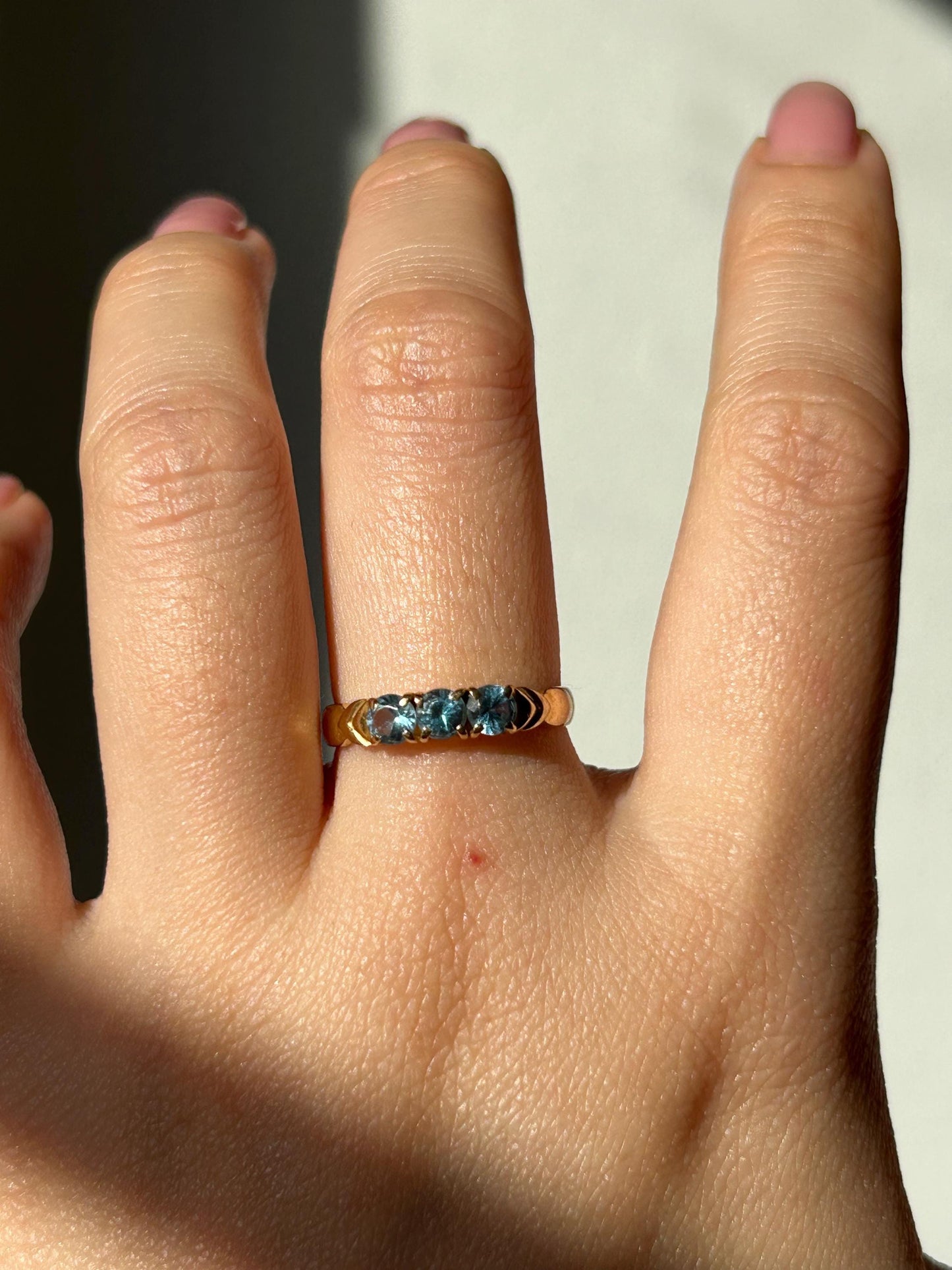 Vintage 18k Gold Aquamarine Ring: Icy Blue March Birthstone, US Size 6