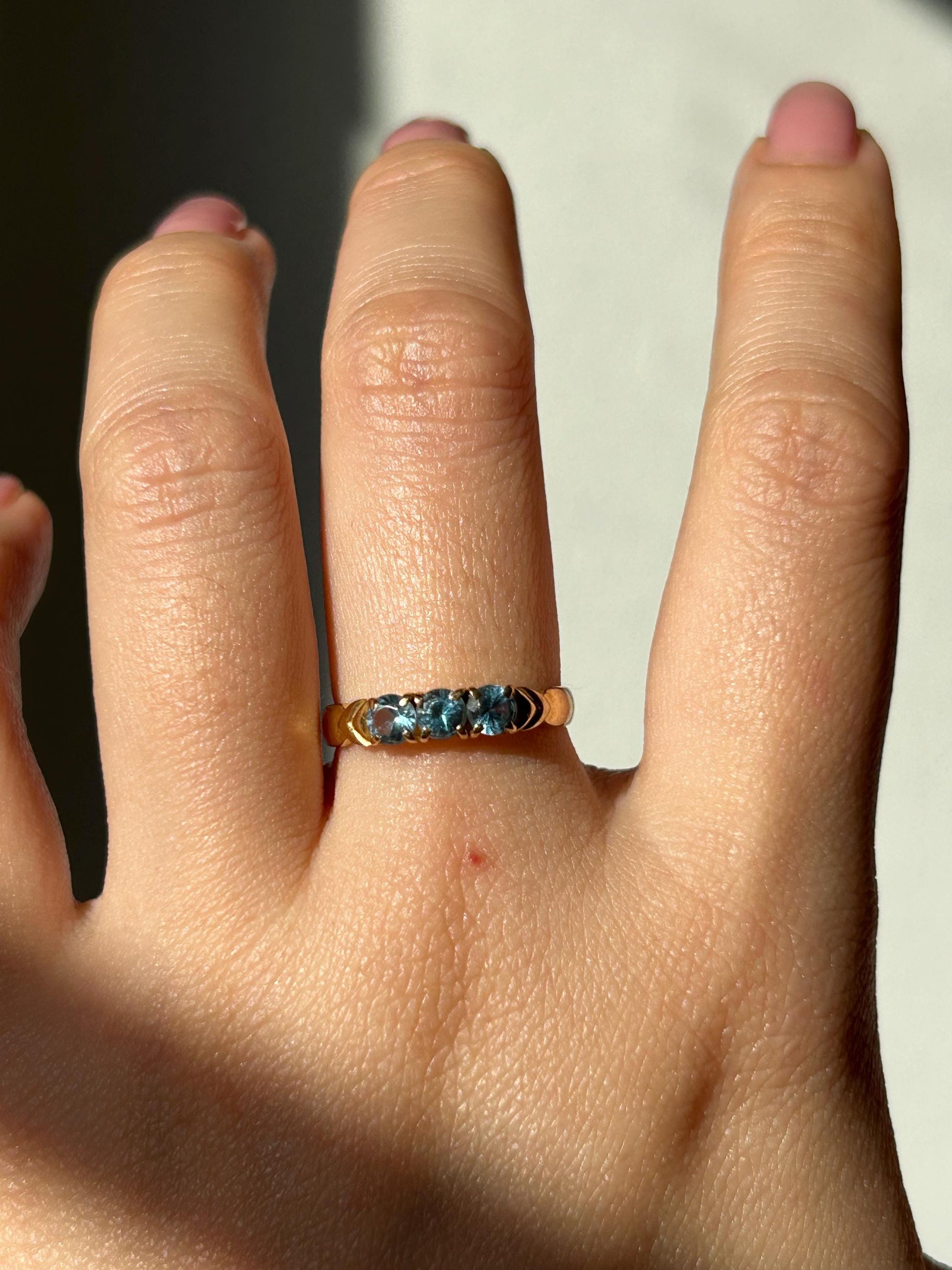 Vintage 18k Gold Aquamarine Ring: Icy Blue March Birthstone, US Size 6