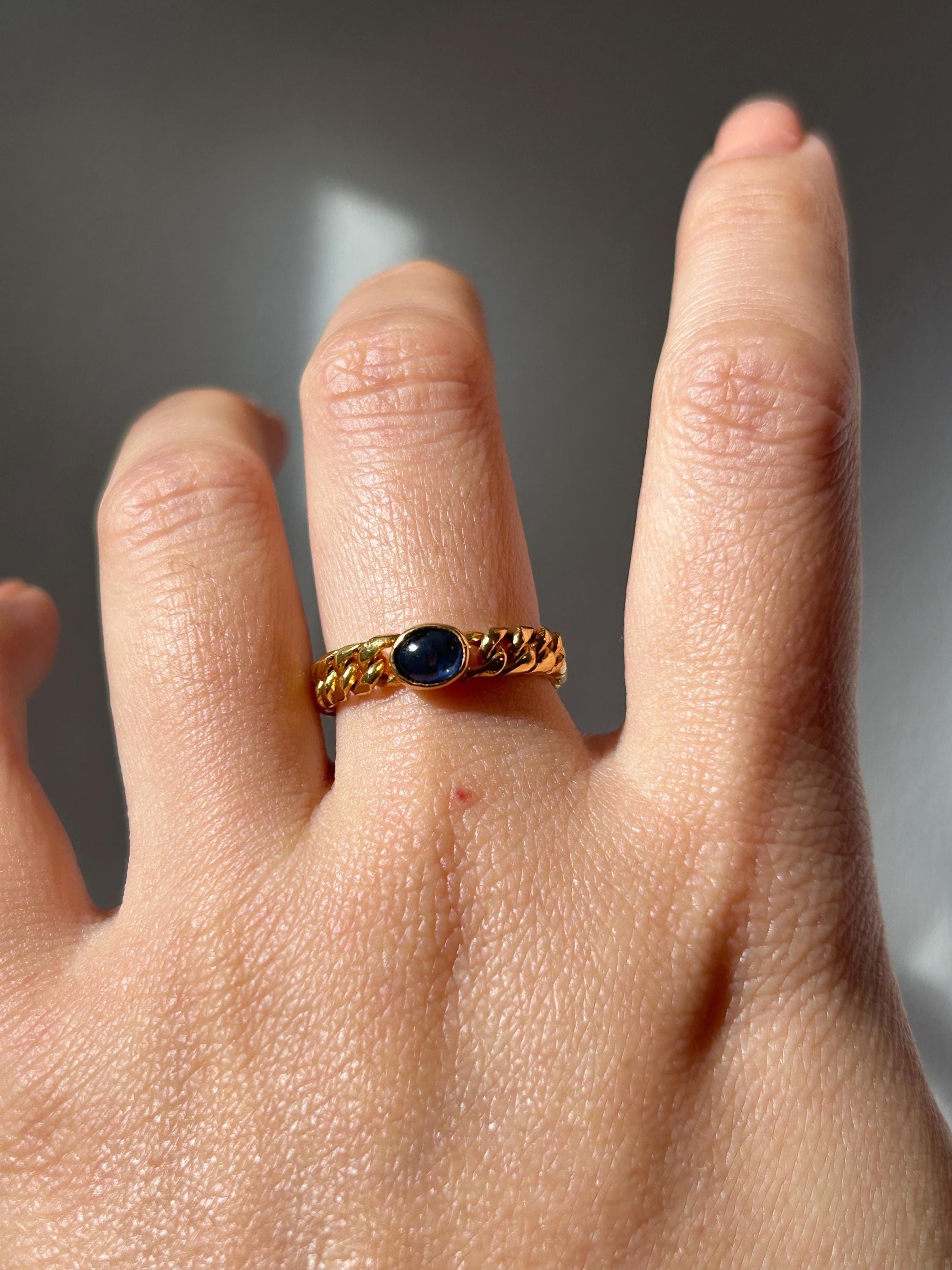 Vintage 18k Gold Curb Link Ring: Bezel Set Sapphire Cabochon, Size 6