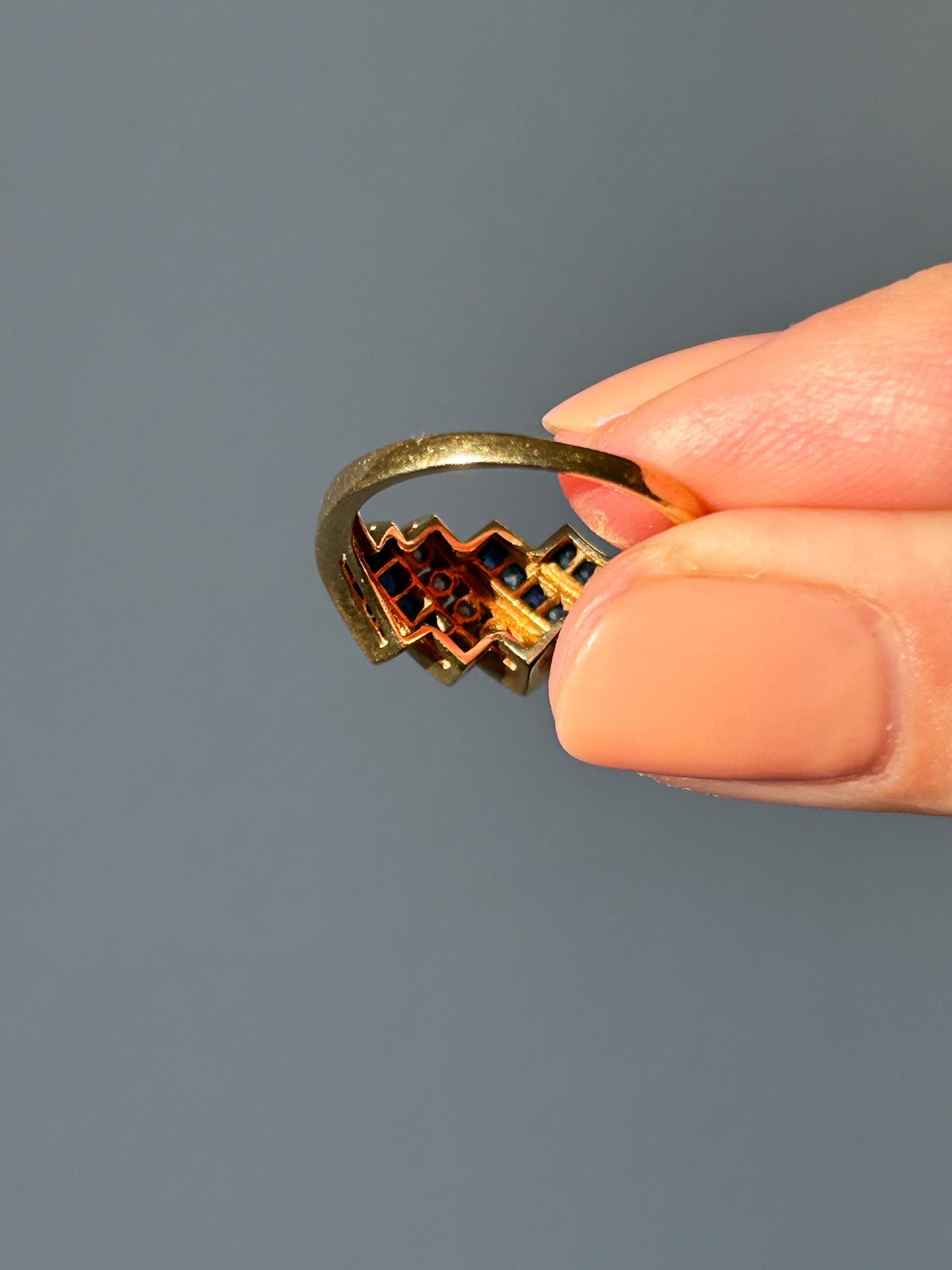 Vintage Art Deco Inspired 18k Gold Diamond & Sapphire Ring - Geometric Zig Zag Design