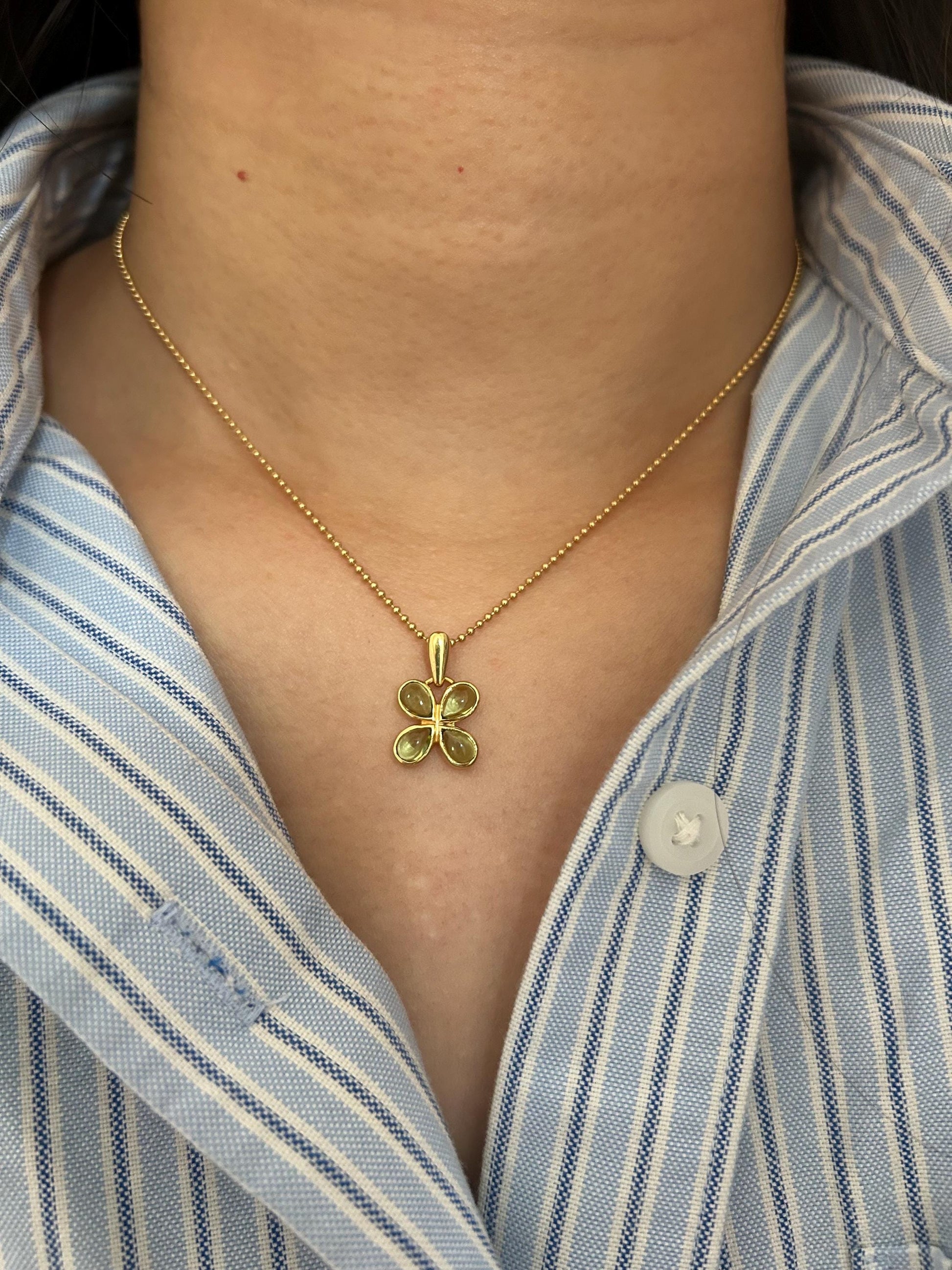 Vintage 18k Gold Peridot Clover Pendant Necklace: August Birthstone